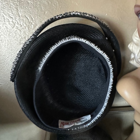 SWANKY 1960s' BLACK STRAW TAM WITH SEQUINS, RHINESTONES & BEADS - Picture 11 of 12